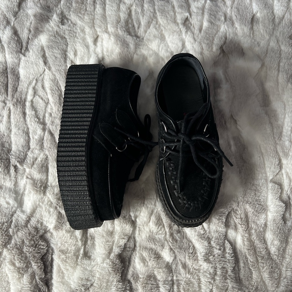 black demonia creepers
